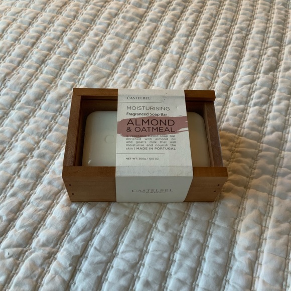Castelbel Other - Castelbel Almond & Oatmeal Bar Soap & Holder